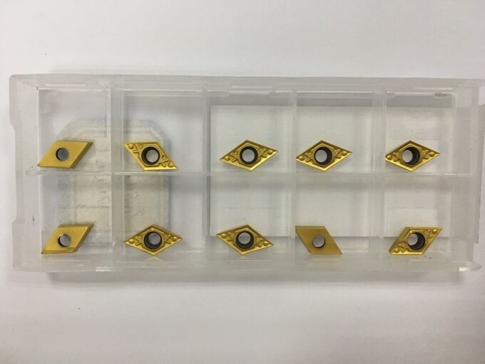 Outils de tournage à commande numérique Les inserts de tournage en cermet de couleur dorée Résistance à l'oxydation DCMT07 DCMT11
