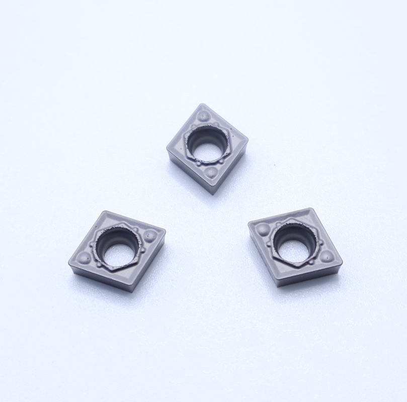Surface lisse MC5015 Grade CCMT060204-1HQ Outil de coupe en cérméte avec une bonne résistance aux fractures