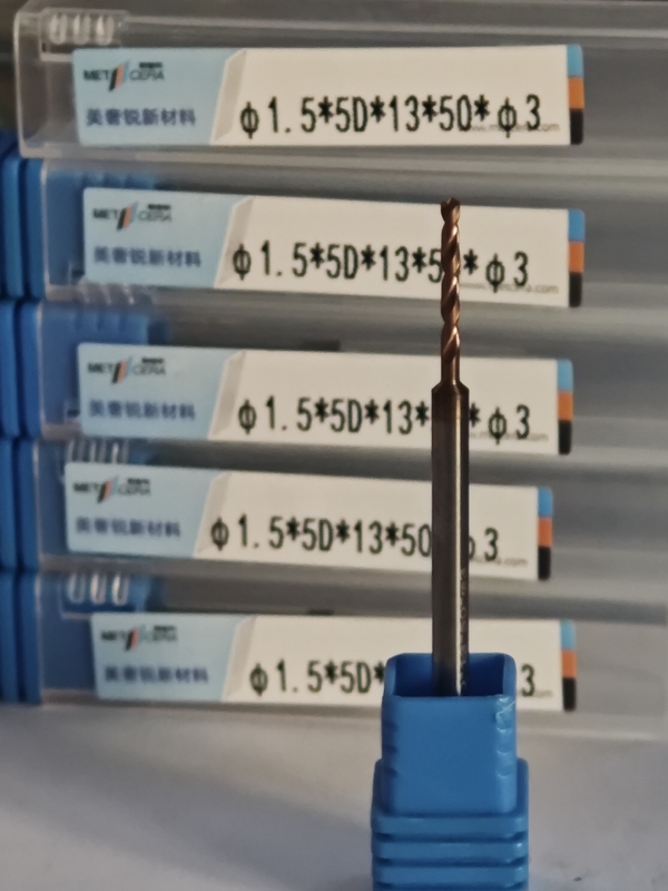 Outil de découpe de carbure à haute performance, perceuse à carbure, perceuse 3D / 5D, perceuse à liquide de refroidissement externe G- 5D, Φ1.5 X 5D X 13 X 50 X Φ3mm