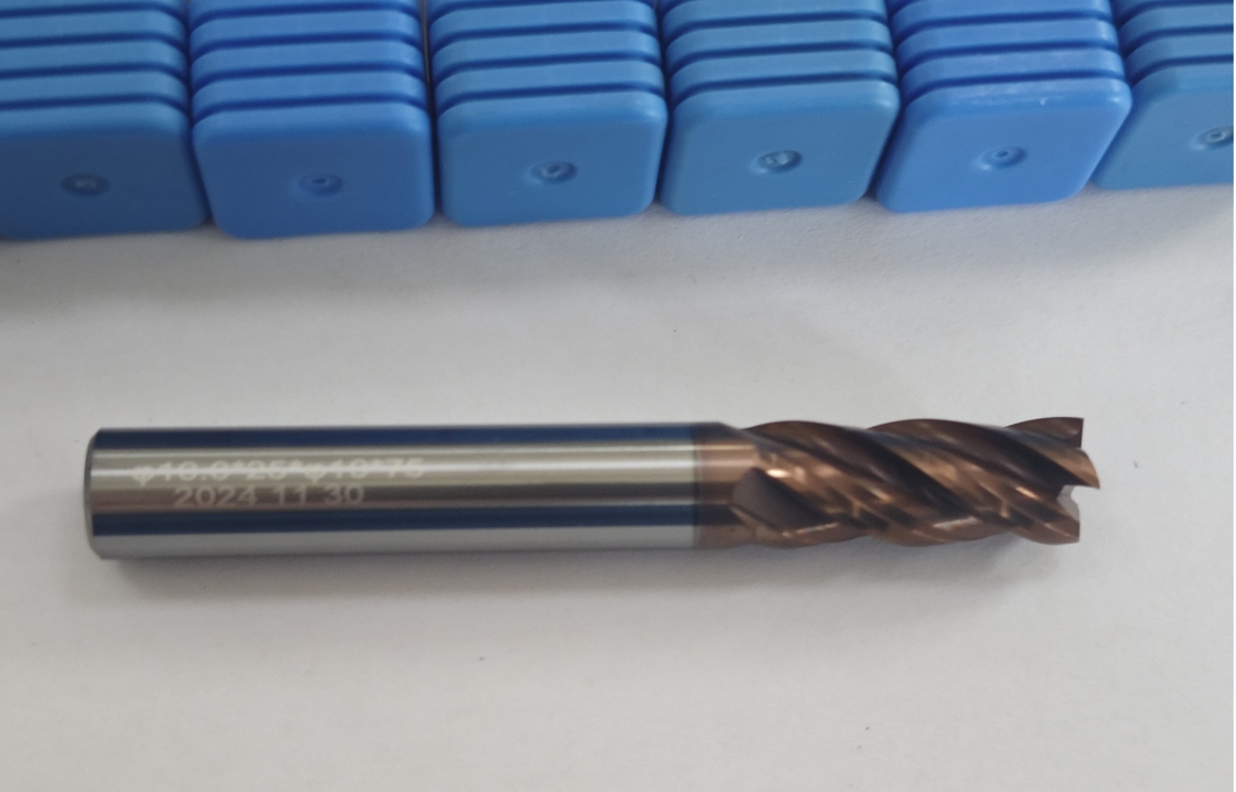 MPE4 Coupeuse de fraisage de carbure solide 4 Flute Flat End Mill AlCr Coating φ10.0 x 25 x φ10 x 75 mm pour le moulin CNC