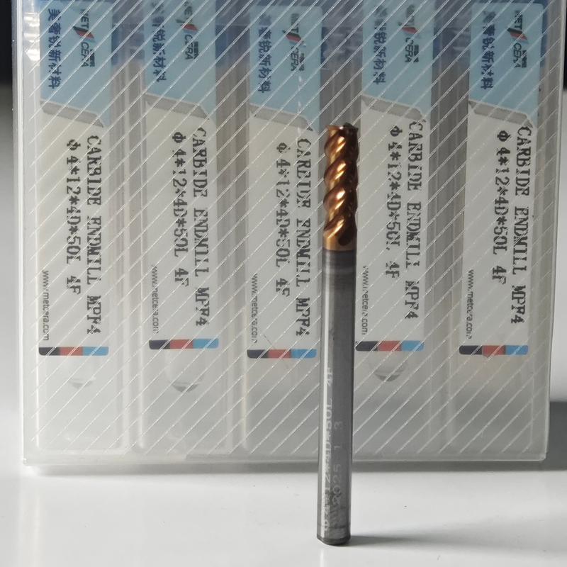 4 flûtes universelles moulins à extrémité plate 2 mm pour couper l'acier allié à faible teneur en carbone Φ2x6x4Dx50mm