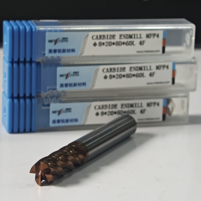 Machining sec humide de carbure solide 8 mm universel 4 flûtes Flat End Mill Φ8x20x8Dx60mm pour couper l'acier au carbone et l'acier allié à faible teneur en carbone