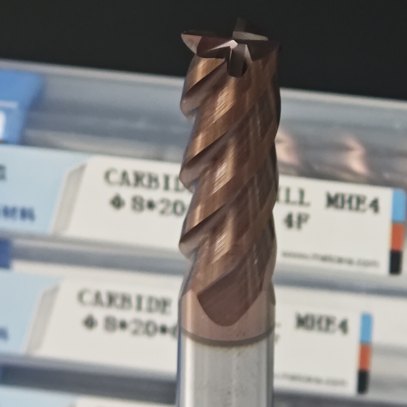 Couche de TiAlSi de traitement rugueux de 8 mm HRC55-60 Dureté Coupeuse de fraisage à quatre bords pour pièces d'acier à faible alliage